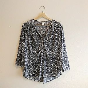 BNWOT H&M Feather Print Top w/ Buttons 3/4 Sleeve